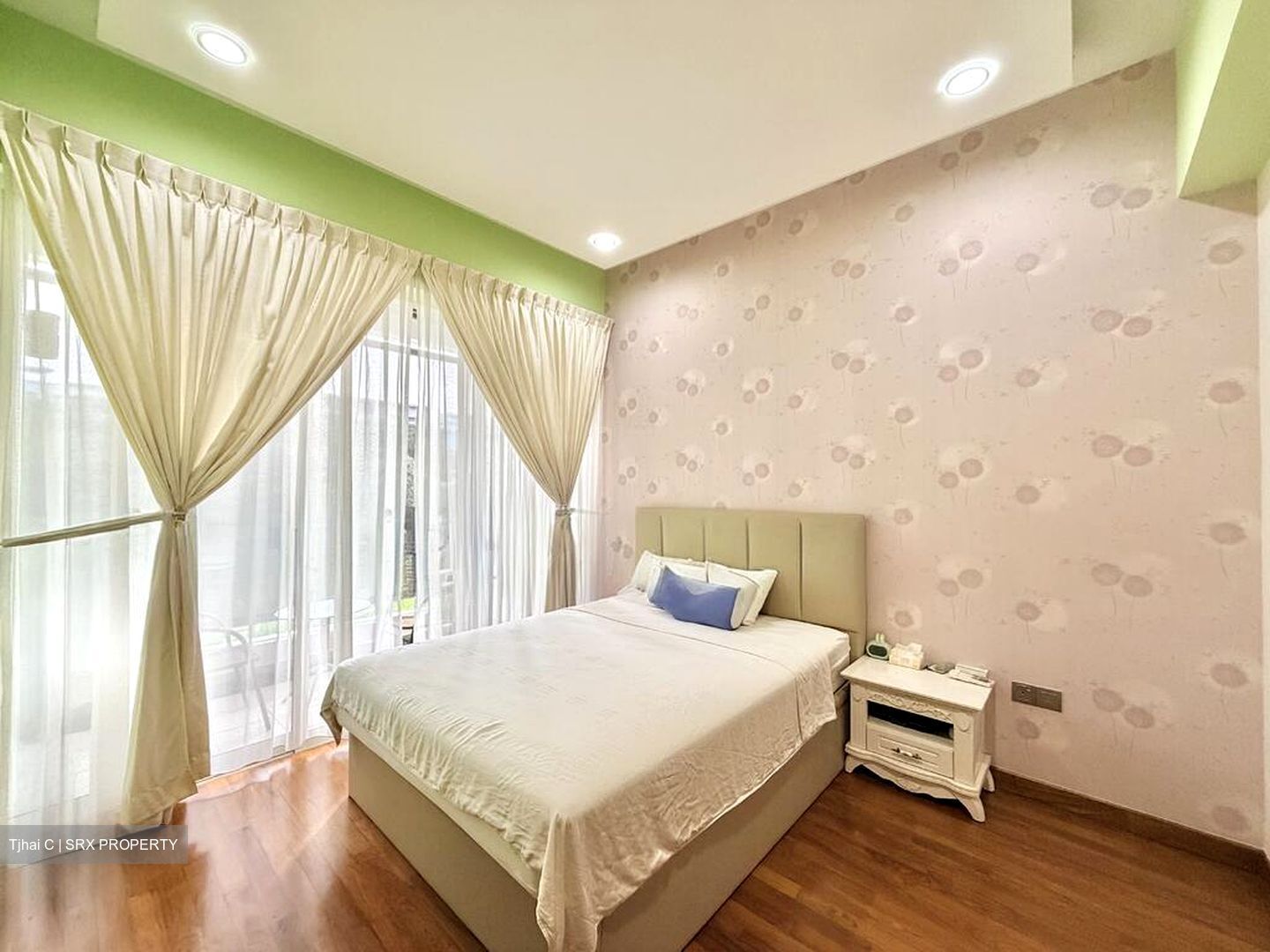 Luxus Hills (D28), Semi-Detached #500040921